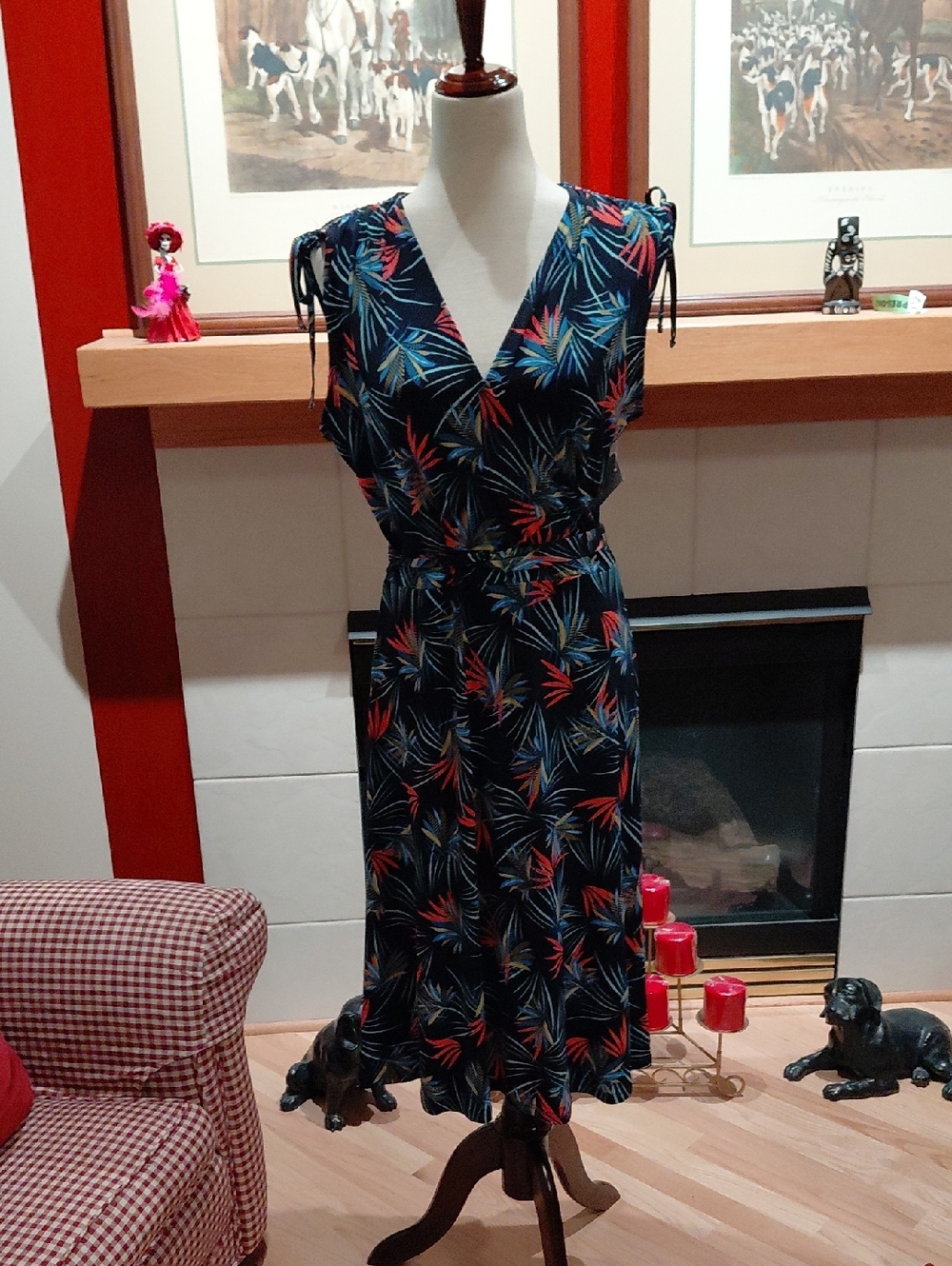 NWT Leota Black Tropical Print V-Neck Midi Dress with Tie Waist